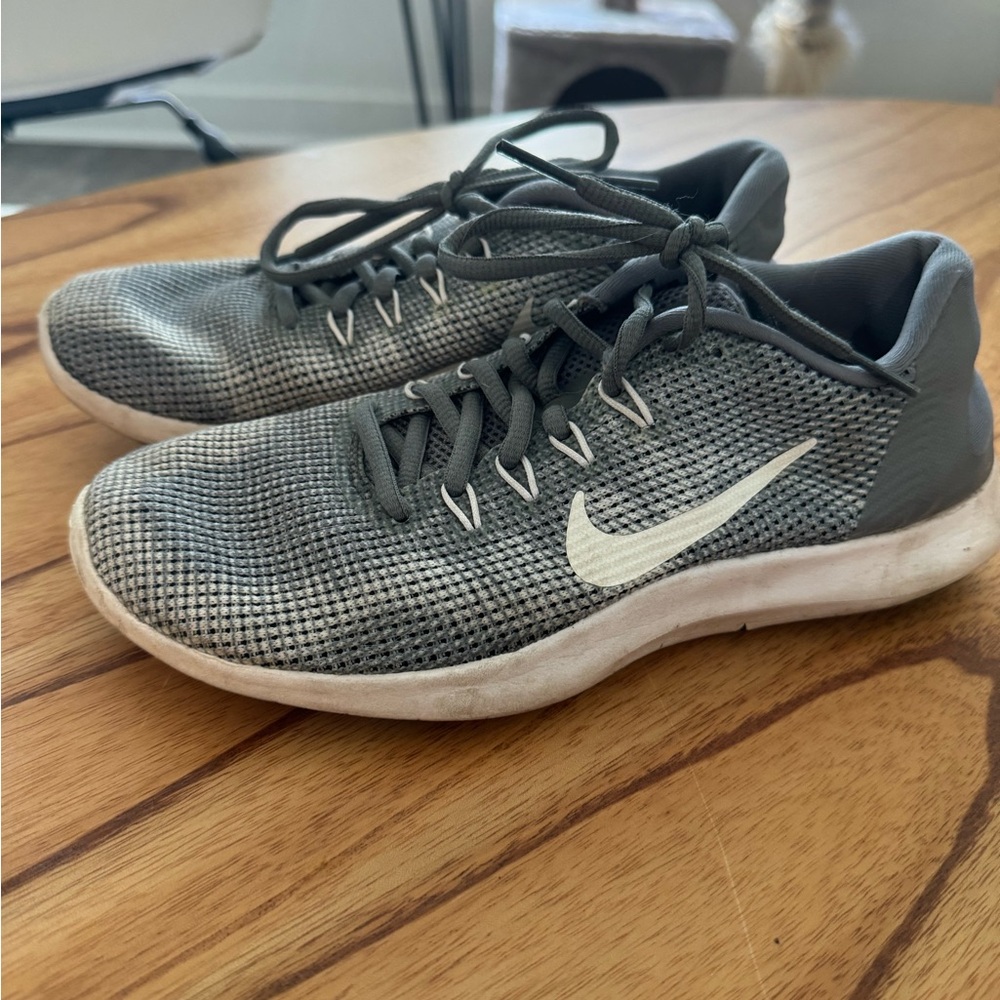 Nike sneakers womens size 7